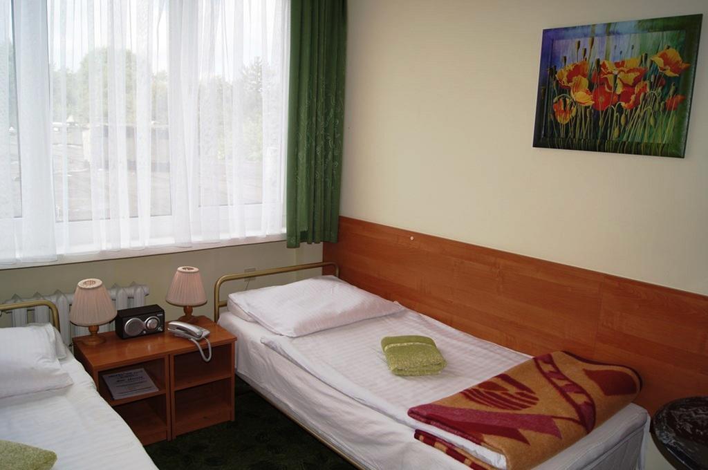 Hotel Odr Sulechow Bagian luar foto